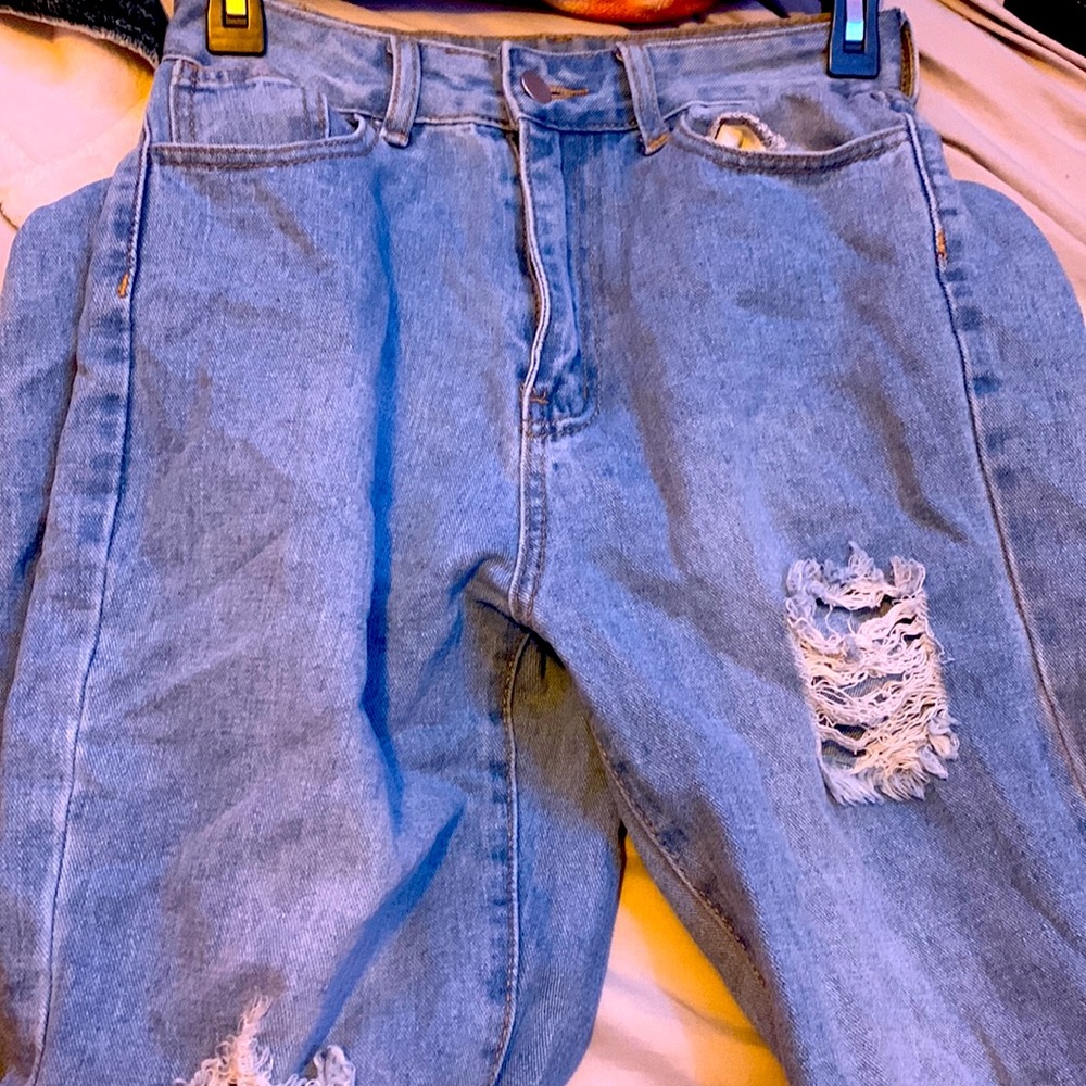Moving soon trying to get rid of clothes. Womens jeans size 0 light wash